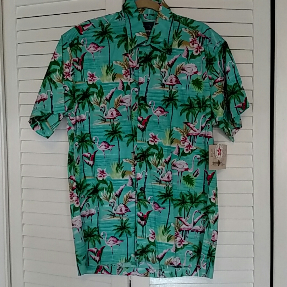 NWOT Hawaiian shirt flamingo print